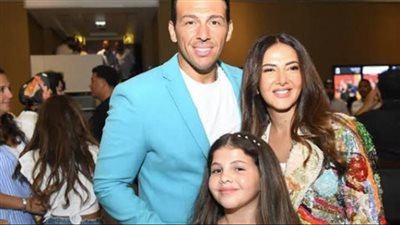 كايلا ابنة دنيا سمير غانم تسرق القلوب وتلقّن درساً في الأدب بأحدث ظهور