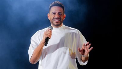 محمد حماقي يكشف مفاجاة عن مسيرته.. وما قصة الفيلم الوثائقي الخاص به؟