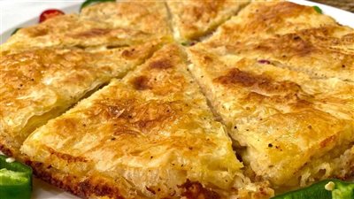 سهلة  ولذيذة.. طريقة عمل فطيرة الجلاش بالجبن في مطبخك 