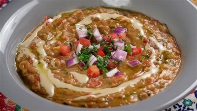 لإفطار صحي  ولذيذ ..  طريقة عمل الفول المدمس بالطحينة