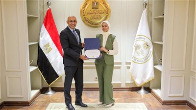  وزير التعليم يكرم الطلاب أوائل مدارس النيل المصرية الدولية