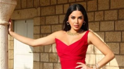 سيرين عبد النور تخطف الأنظار بالأحمر… و”عاملين عقدة” تعيدها بقوة للساحة  الغنائية 