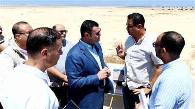 وزير الإسكان يتفقد مشروعات منطقة 
