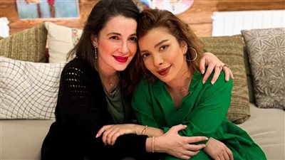 شام الذهبي تخطف الأضواء بصورة عائلية تجمع أصالة ووالدها بعد سنوات انفصال 