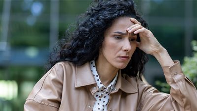 زوجي يحرجني أمام الناس.. ماذا أفعل؟