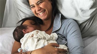 دينا داش تتعرض لوعكة صحية بعد ولادة طفلها الثاني.. من هي؟ 