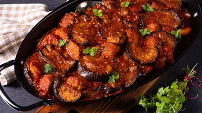 لغداء صحي و لذيذ.. طريقة عمل المسقعة باللحمة المفرومة 