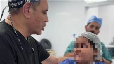 نقابة الأطباء تحقق مع طبيب أجرى تكميم معدة لطفلة.. ما مخاطر العملية؟