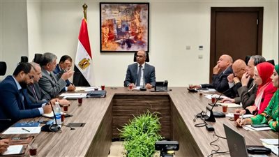 نائب وزير الإسكان يعقد اجتماعا لمناقشة الاستفادة من إنتاج محطة تحلية مياه