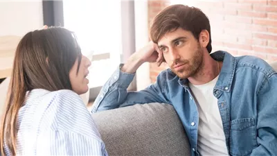 هل أخبر خطيبي بعيوب جسمي قبل الزواج؟