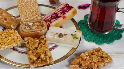 تفسير رؤية حلاوة المولد في المنام  للعزباء والمتزوجة