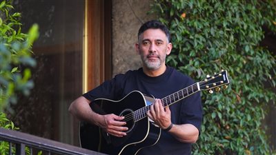 عمرو مصطفى يثير الجدل حول تعديلات تراخيص الأعمال الفنية.. ماذا قال؟