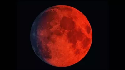 خسوف كلي للقمر في السعودية 5 ساعات