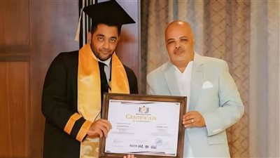 الجامعة البريطانية تتخذ إجراءات قانونية ضد أحمد فلوكس بعد الدكتوراه الفخرية