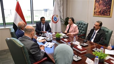 وزير الصحة يبحث مع وفد البنك الدولي تعزيز التعاون في التأمين الصحي وتنظيم الأسرة 