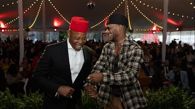 عمدة نيويورك يتألق مع محمد رمضان بالطربوش المصري