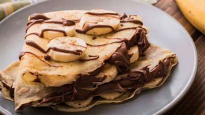 حلويات سهلة ولذيذة .. طريقة عمل الكريب بالشوكولاتة والموز