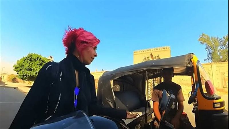 سائحة القاهرة