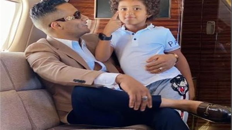 محمد رمضان مع نجله