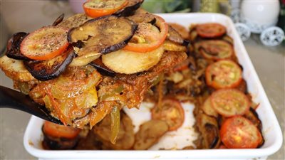 طريقة عمل المسقعة بالباذنجان والبطاطس واللحمة المفرومة