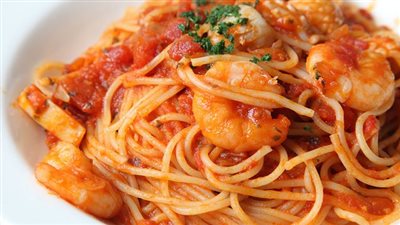 زي المطاعم ..  طريقة عمل المكرونة بالجمبري والزعتر الأخضر