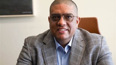 خبير مصري يجيب : لماذا يرتفع الجنيه المصري أمام الدولار؟