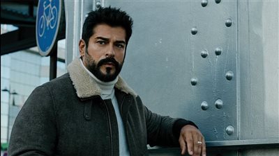 بوراك أوزجفيت يثير الجدل ببيعه لممتلكاته الفاخرة بتركيا.. هل يخطط للطلاق أم الهجرة؟