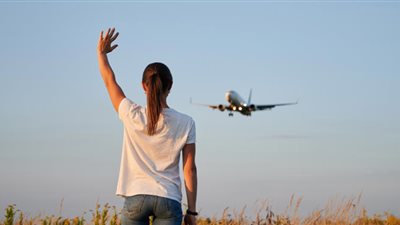 تفسير رؤية الطائرة فى المنام للعزباء والمتزوجة والحامل 