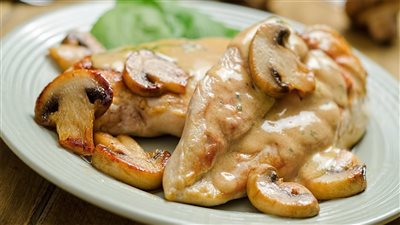 طريقة عمل بيكاتا الدجاج  بخطوات بسيطة مثل المطاعم 