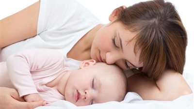 إحذري النوم المتقطع بسبب رضيعك يُهدد مناعتك وحالتك النفسية