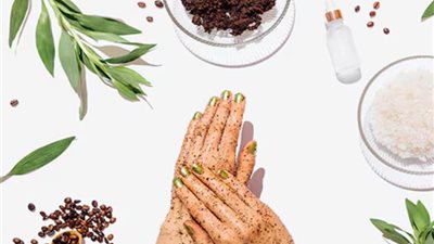 طرق تبييض اليدين بخلطات طبيعية آمنة وفعالة