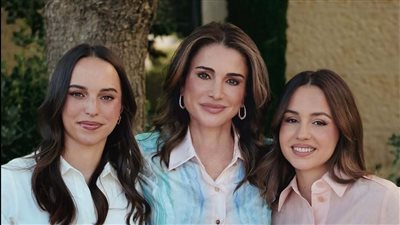 الملكة رانيا توجه رسالة مؤثرة إلى ابنتيها في عيد ميلادهما: حفيداتي ينافسكن غلاوة