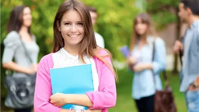 ملابسك الجامعية.. احرصي على أن تكون مُريحة وتعكس شخصيتك 