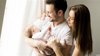 6 أسباب لتغير زوجك بعد إنجاب طفلكم الأول من بينها الأعباء المالية