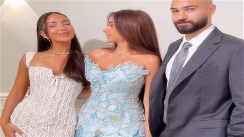 هنا الزاهد مع شقيقتها