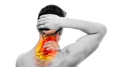 10 أعراض نفسية لمشاكل الرقبة والفقرات العُنقية.. ما هي؟
