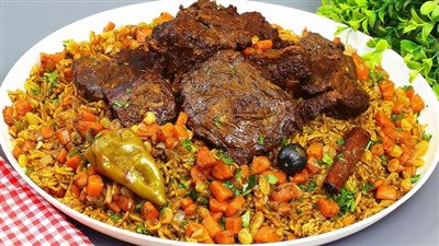 طريقة عمل الكبسة  باللحم والمكسرات بخطوات بسيطة في المنزل 