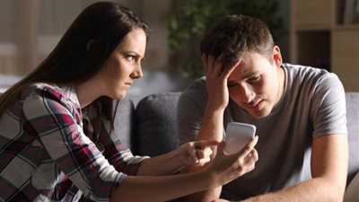 كيف أحصل على الطلاق من زوجي الخائن؟