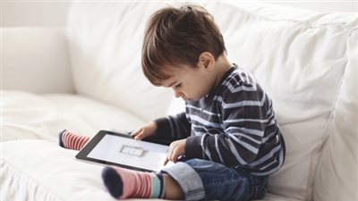 5 امراض تصيب لطفلك الأقل من عام  بسبب التعرض للشاشات  