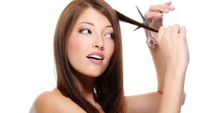 تفسير  حلم قص الشعر في المنام للعزباء والمتزوجة والحامل