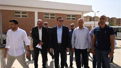 وزير الإسكان يتفقد محطة رفع صرف صحي ابني بيتك 5 بمدينة حدائق أكتوبر