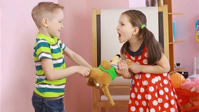 أسباب الأنانية عند الأطفال.. وطرق علاجها