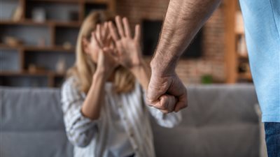 ما حكم ضرب الزوج لزوجته؟.. أمين الفتوي بدار الإفتاء يُجيب
