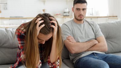 ماذا تفعلين إذا كان زوجك غير طموح ماديًا؟