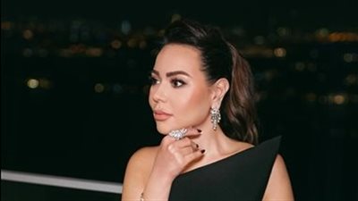 الإعلامية أسما إبراهيم تخطف الأنظار في افتتاح مطعم “كاربون” بدبي 