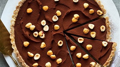 سهل ولذيذ .. طريقة عمل تارت الشوكولاتة والبندق بخطوات بسيطة 