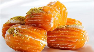 حلويات لذيذة وسهلة التحضير .. طريقة عمل بلح الشام 