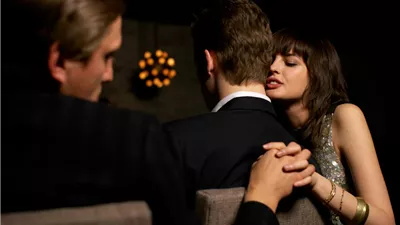 إهمال زوجي وبخله دفعني لخيانته لمدة 3 سنوات مع زميل العمل 