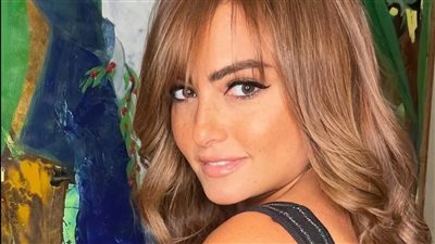 بشرى تحتفل بعيد ميلادها الـ44 بإطلالة أنيقة ورسالة بسيطة