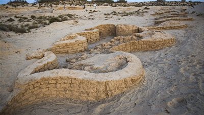 اكتشاف قلعة عسكرية جديدة من عصر الدولة الحديثة على طريق حورس الحربي بسيناء (صور)
